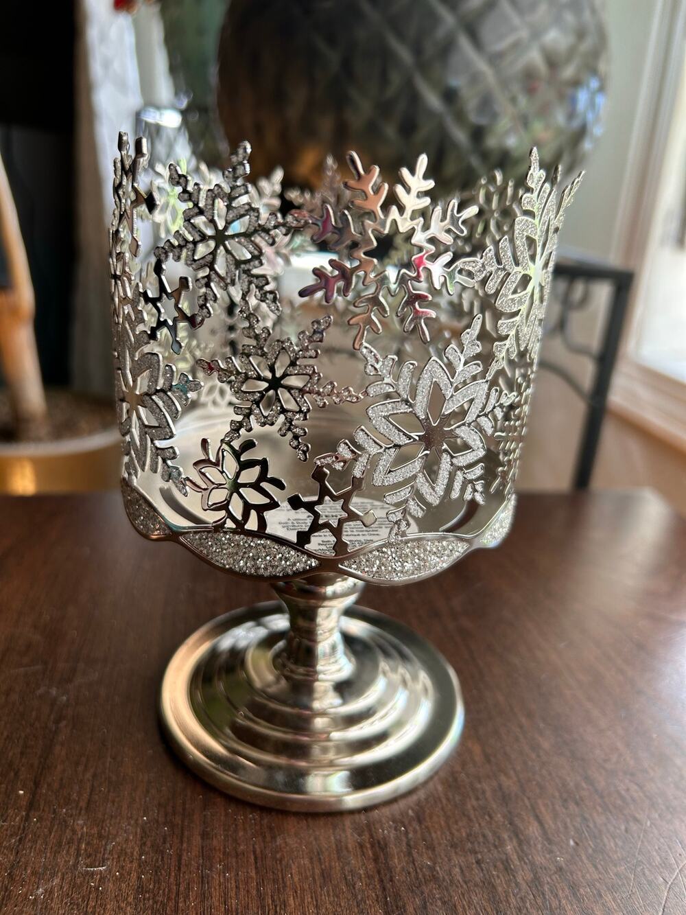 Bath & Body Works Holiday Silver Snowflakes Pedestal 3 Wick Candle Holder